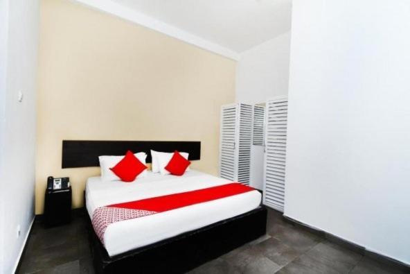 Oyo Kings Hotel Katunayaka Exterior foto
